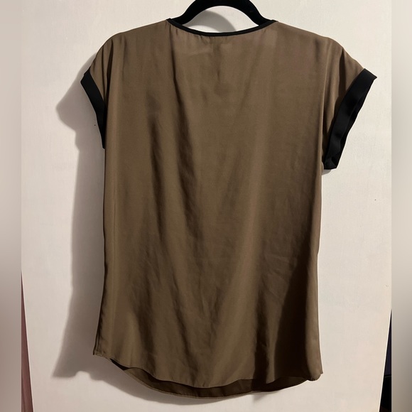 6/$15 Bundle Sale: EUC Express short sleeve top - Picture 2 of 4